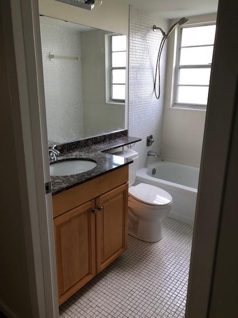 136 Mansfield F, Unit D Boca Raton, FL 33434 - Photo 10 of 14 IMG_0448