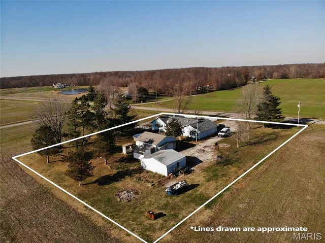 $200,000 | 9559 East Dix Irvington Road, Dix, IL 62830