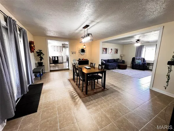 $200,000 | 9559 East Dix Irvington Road, Dix, IL 62830