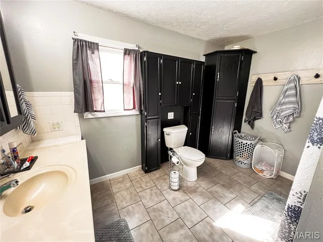 $200,000 | 9559 East Dix Irvington Road, Dix, IL 62830