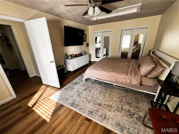 $200,000 | 9559 East Dix Irvington Road, Dix, IL 62830