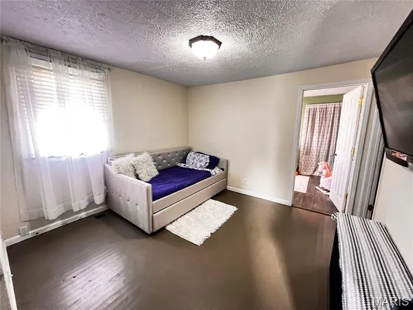 $200,000 | 9559 East Dix Irvington Road, Dix, IL 62830