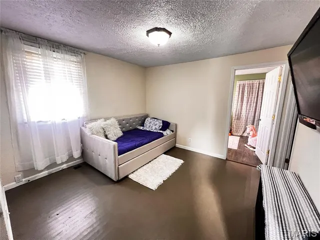 $200,000 | 9559 East Dix Irvington Road, Dix, IL 62830