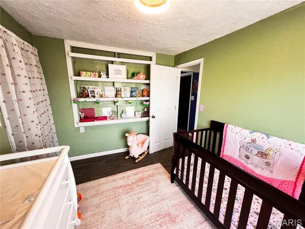 $200,000 | 9559 East Dix Irvington Road, Dix, IL 62830