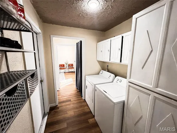 $200,000 | 9559 East Dix Irvington Road, Dix, IL 62830