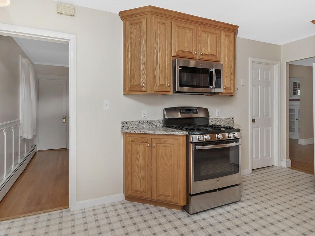 121 Thornton Road Waltham, MA 02453 - Photo 9 of 40 Gallery Image 9