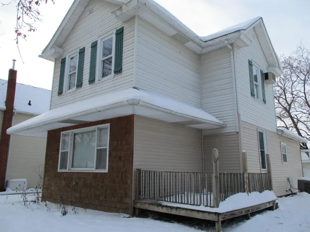 $104,900 | 506 West Amelia Street, Cassville, WI 53806