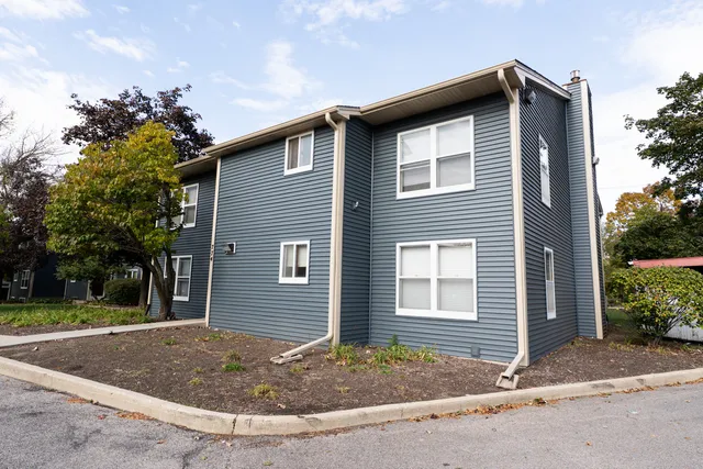 $1,700 | 774 Terrace Court, Unit T, Elgin, IL 60120