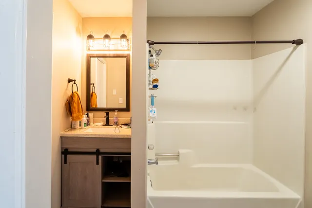 $1,700 | 774 Terrace Court, Unit T, Elgin, IL 60120