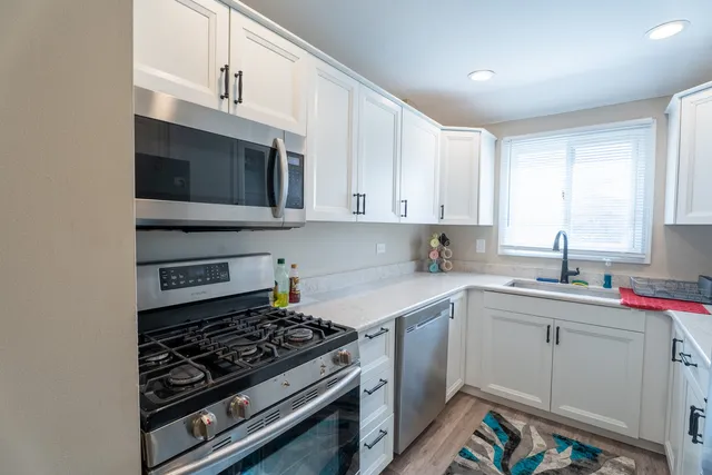 $1,700 | 774 Terrace Court, Unit T, Elgin, IL 60120