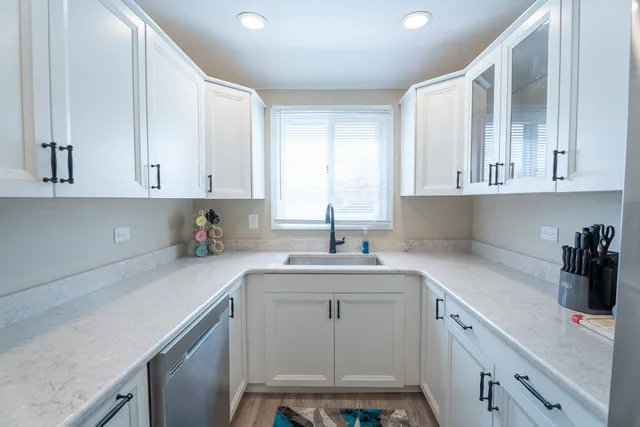 $1,700 | 774 Terrace Court, Unit T, Elgin, IL 60120