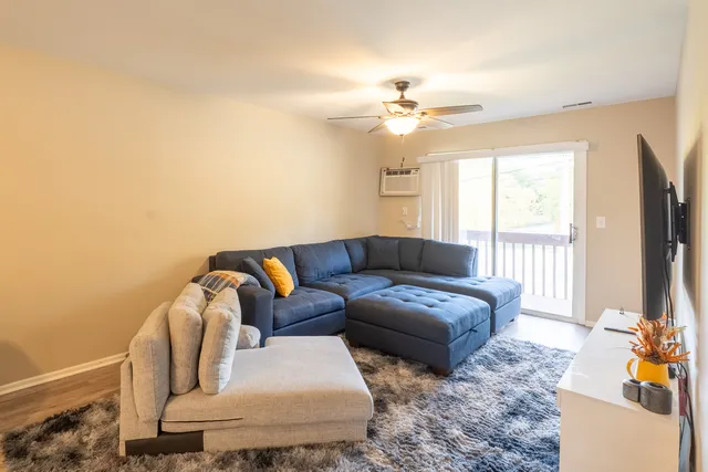 $1,700 | 774 Terrace Court, Unit T, Elgin, IL 60120