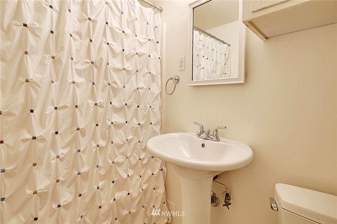 3208 Southwest Raymond Street Seattle, WA 98126 - Photo 13 of 22 Gallery Image 13