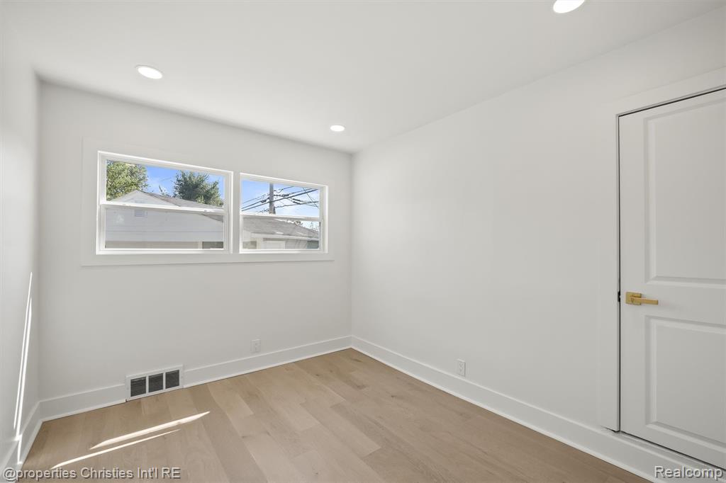 4109 Grandview Road Royal Oak, MI 48073 - Photo 13 of 25 Gallery Image 13