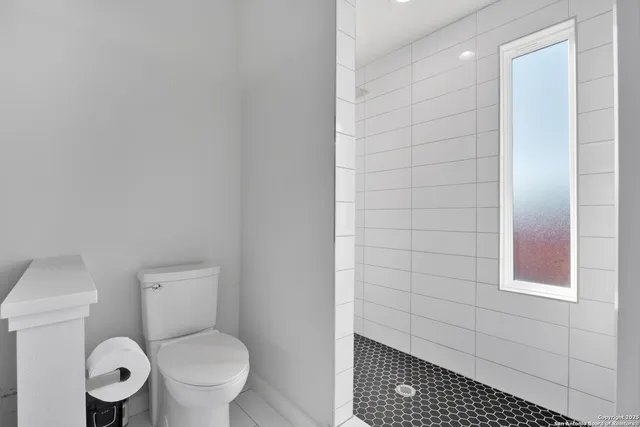 $2,000 | 121 Alabama Street, San Antonio, TX 78203