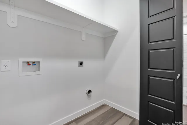 $2,000 | 121 Alabama Street, San Antonio, TX 78203