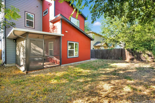 $2,000 | 121 Alabama Street, San Antonio, TX 78203