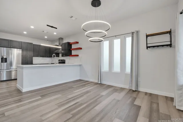 $2,000 | 121 Alabama Street, San Antonio, TX 78203