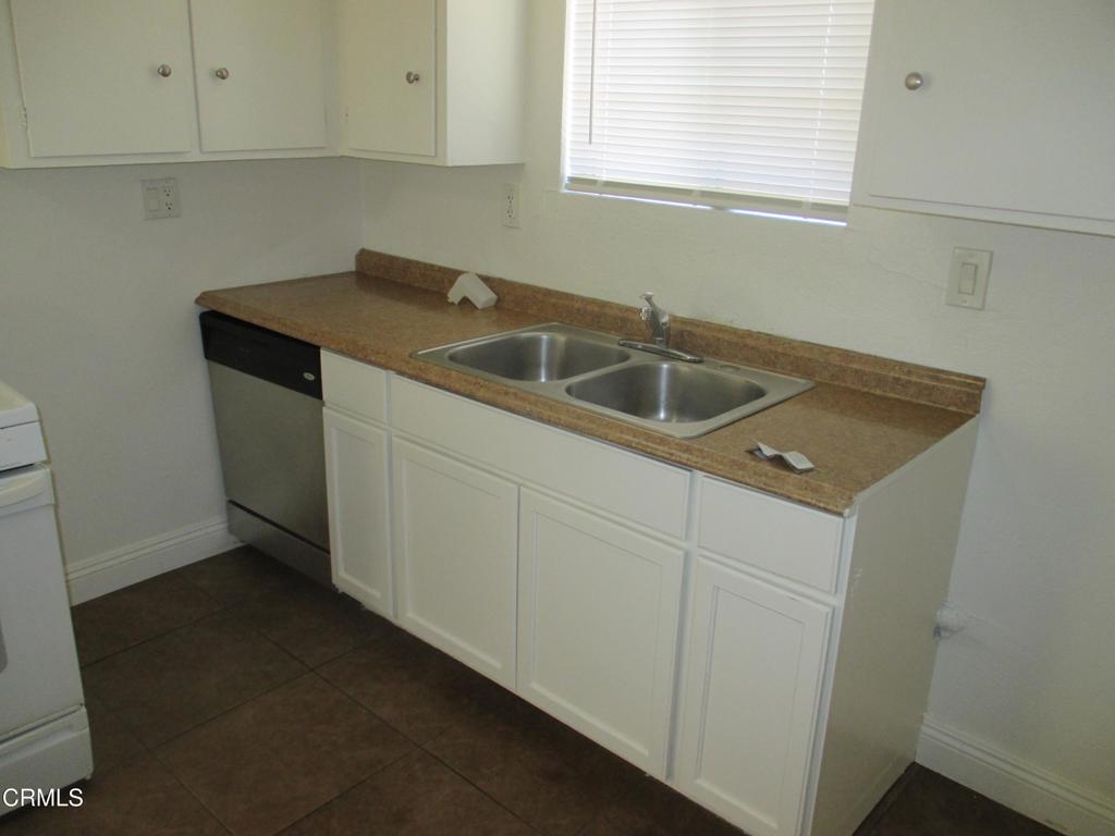 44104 Carolside Avenue Lancaster, CA 93535 - Photo 3 of 15 IMG_5050