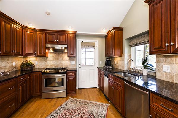 15 Robinhood Road Winchester, MA 01890 - Photo 9 of 30 Gallery Image 9