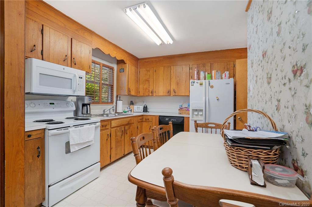 3220 Spring Valley Road Charlotte, NC 28210 - Photo 13 of 29 Gallery Image 13