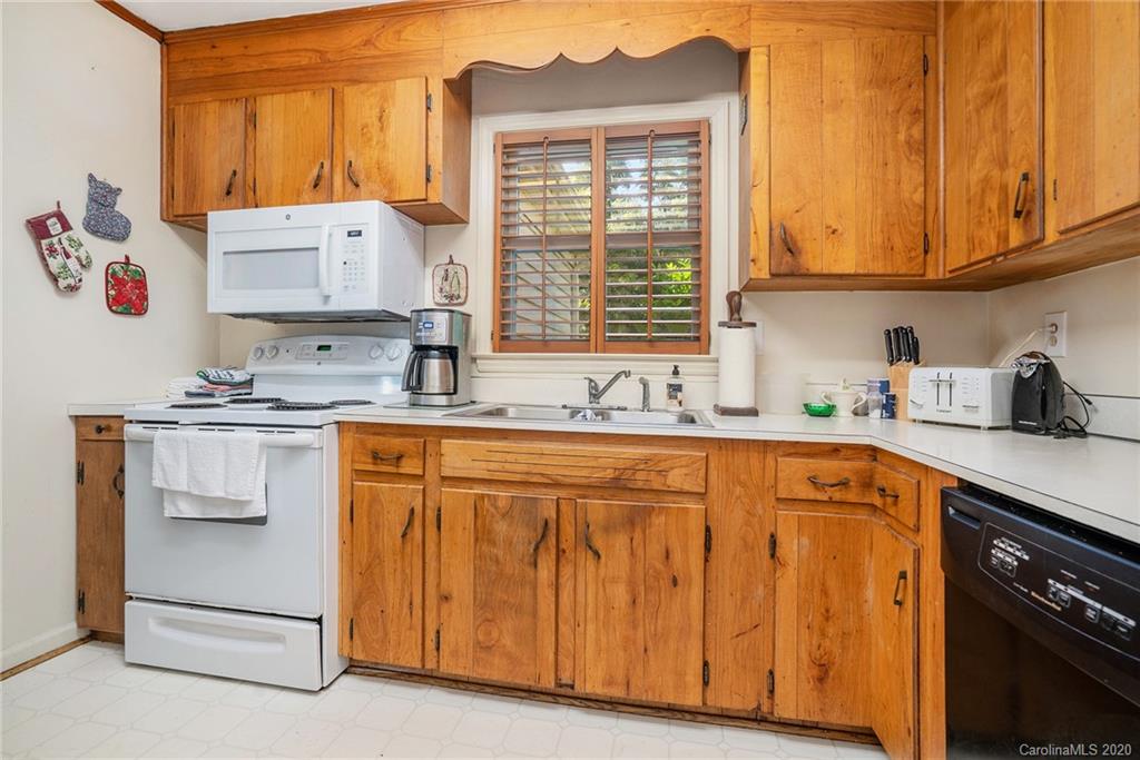 3220 Spring Valley Road Charlotte, NC 28210 - Photo 16 of 29 Gallery Image 16