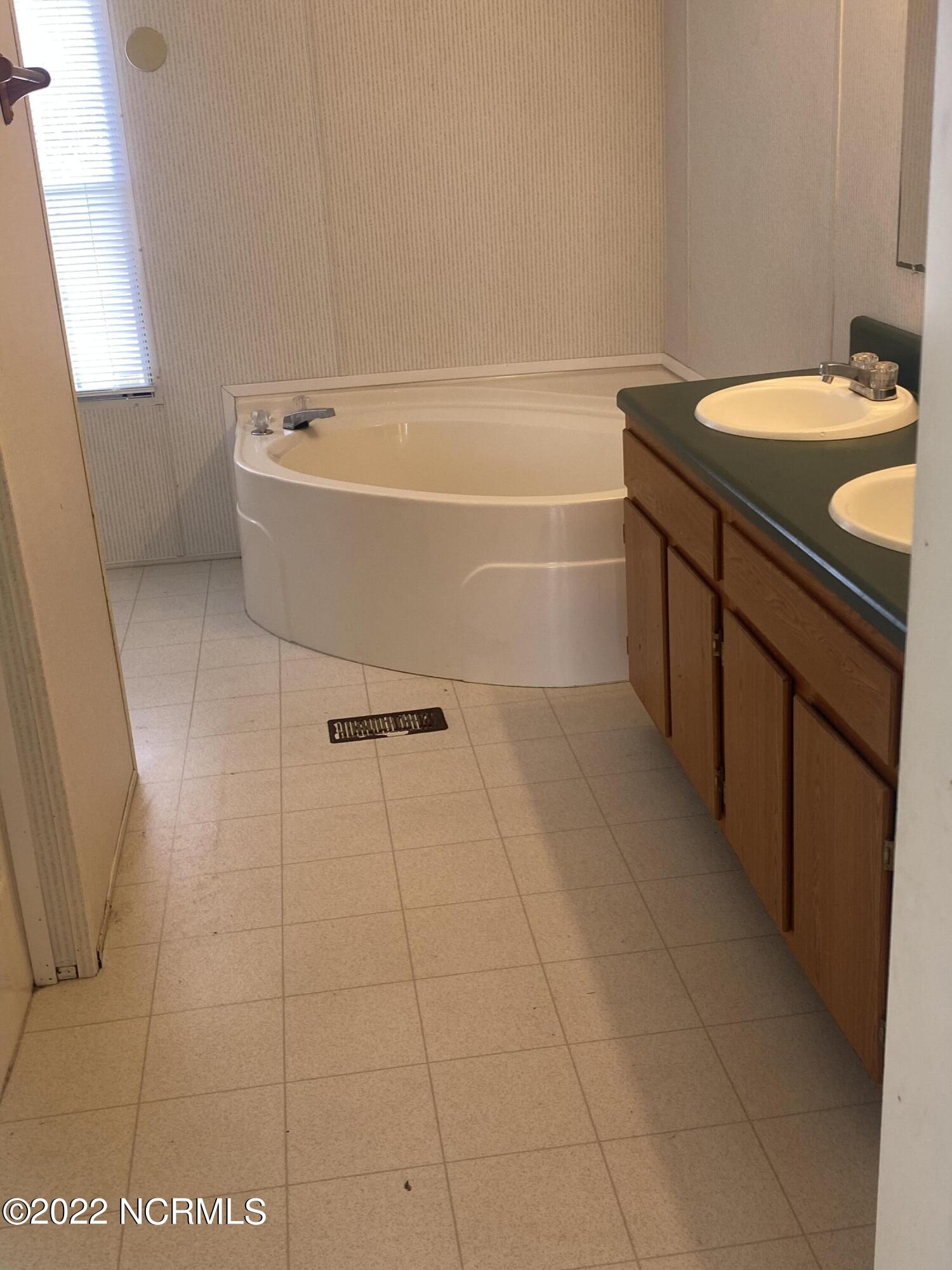 3421 Falling Creek Road Kinston, NC 28504 - Photo 9 of 19 Master Bthroom