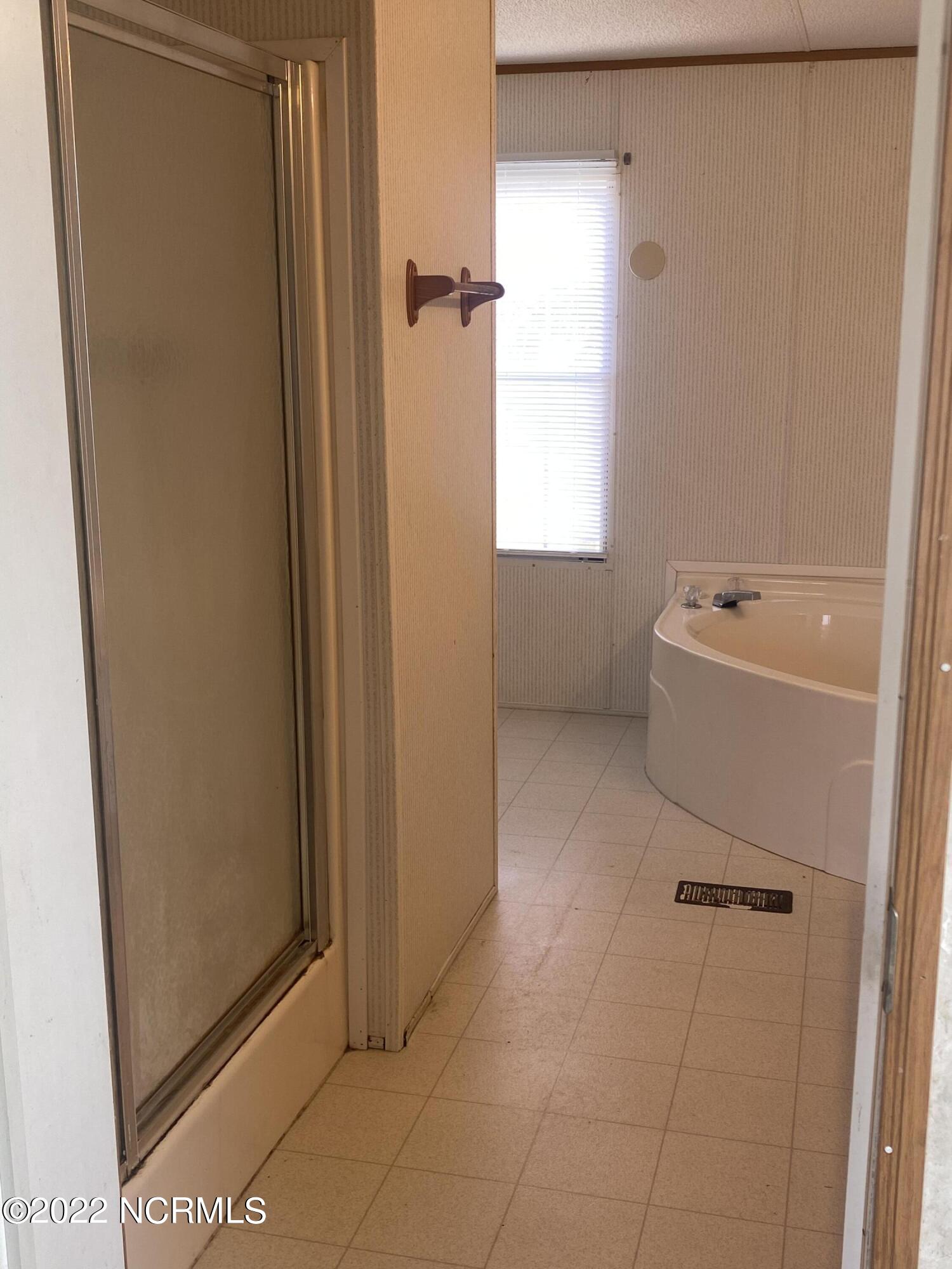 3421 Falling Creek Road Kinston, NC 28504 - Photo 10 of 19 Bathrm Master