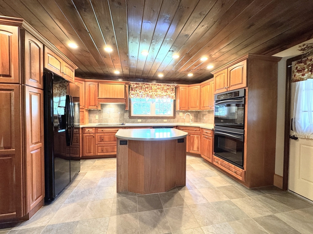 260 Kaufman Road Somerset, MA 02726 - Photo 3 of 29