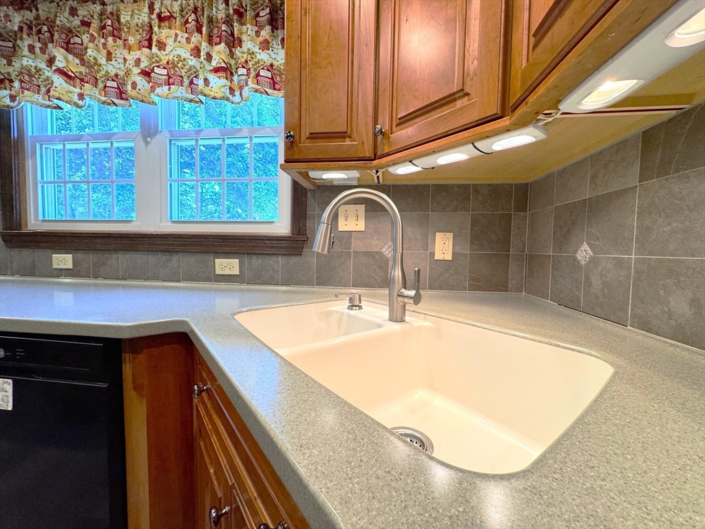 260 Kaufman Road Somerset, MA 02726 - Photo 7 of 29
