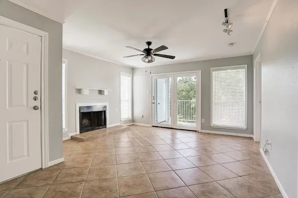 $1,375 | 18617 Egret Bay Boulevard, Unit 1001, Webster, TX 77058