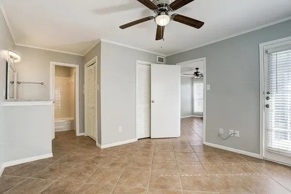 $1,375 | 18617 Egret Bay Boulevard, Unit 1001, Webster, TX 77058