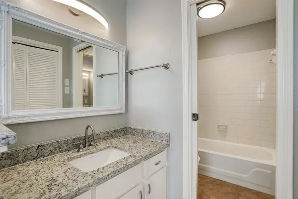 $1,375 | 18617 Egret Bay Boulevard, Unit 1001, Webster, TX 77058