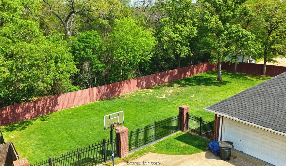 808 Timber Lane Caldwell, TX 77836 - Photo 3 of 18