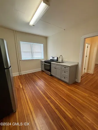 $2,500 | 375 Greenwich Avenue, Unit 4, Greenwich, CT 06830