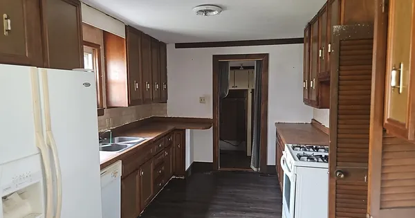 $85,000 | 1208 East Randolph Street, McLeansboro, IL 62859