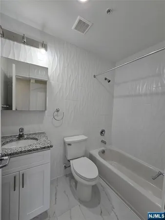 $2,700 | 512 Kearny Avenue, Unit 201, Kearny, NJ 07032