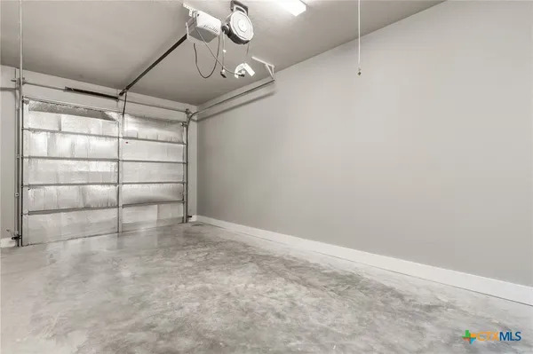 a view of yard with trees