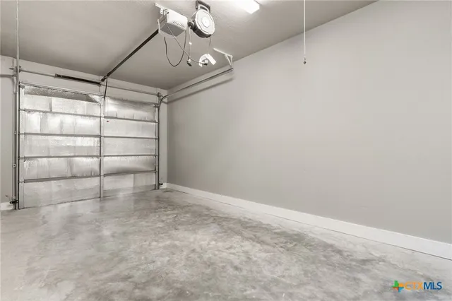 a view of yard with trees