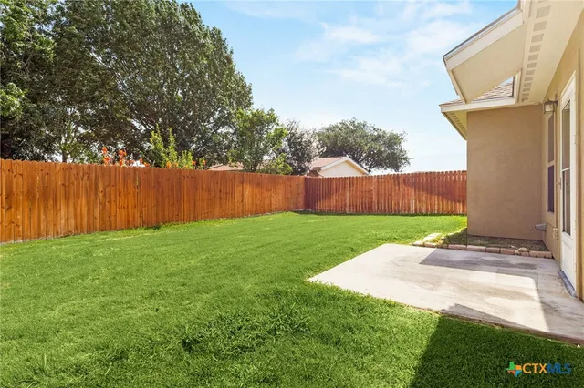 a view of backyard with garden