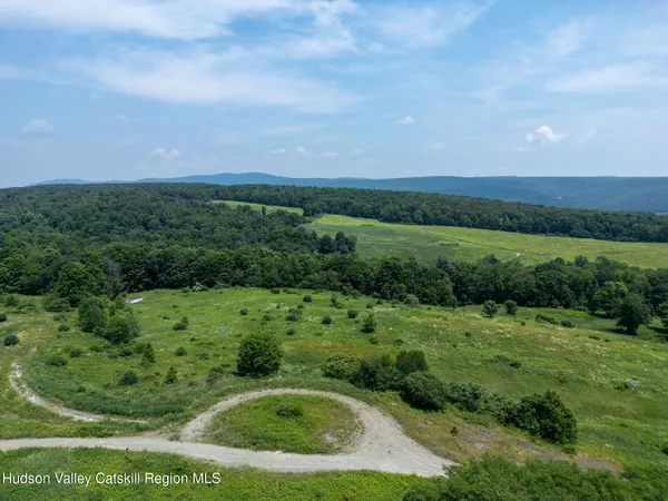 $425,000 | 86 Ballymount Drive, Ancram, NY 12546