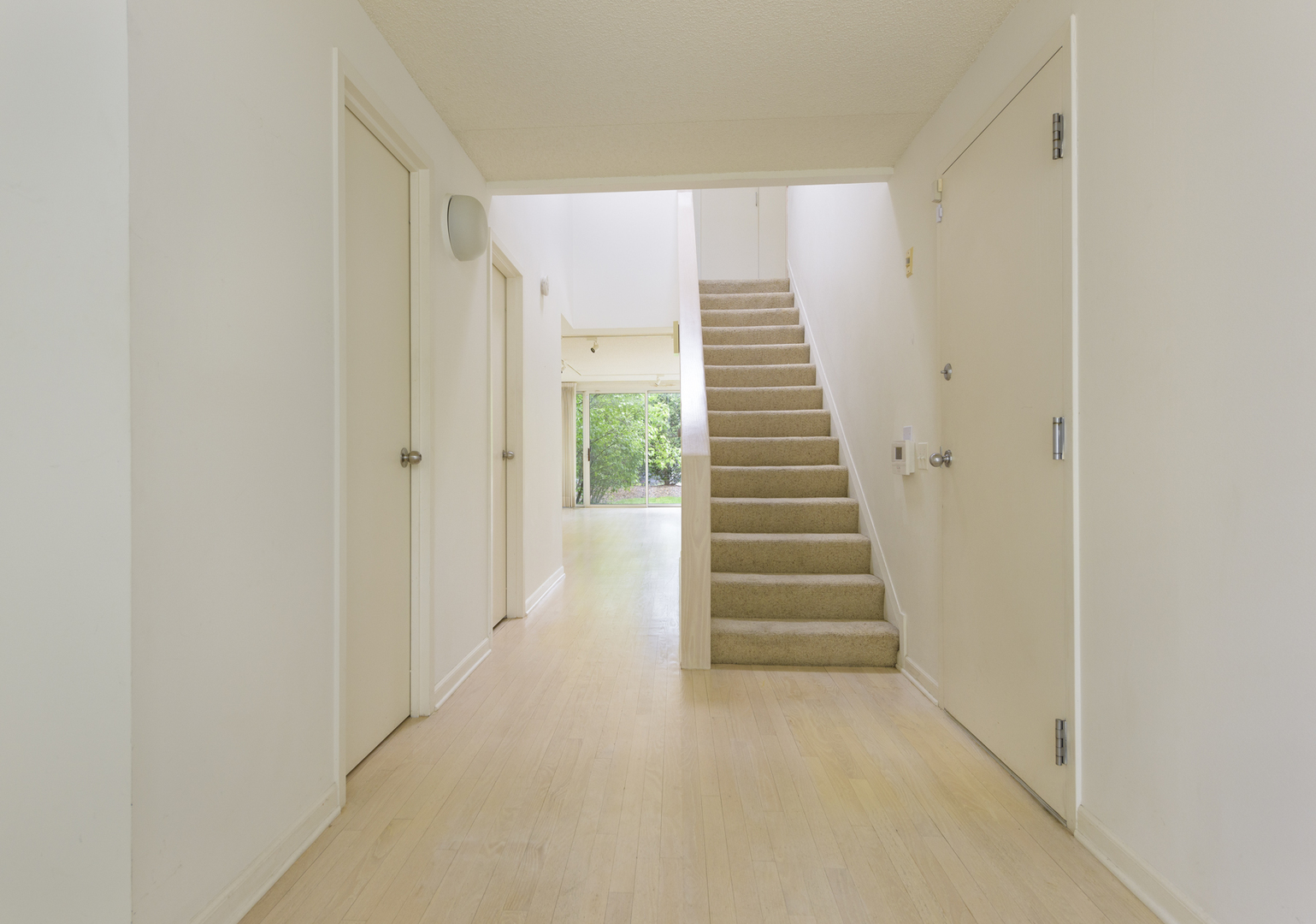 35 Avon Road Northbrook, IL 60062 - Photo 4 of 12 a view of a hallway with stairs