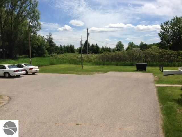 6281 Boone Road Traverse City, MI 49685 - Photo 24 of 31 1744787-23.JPG