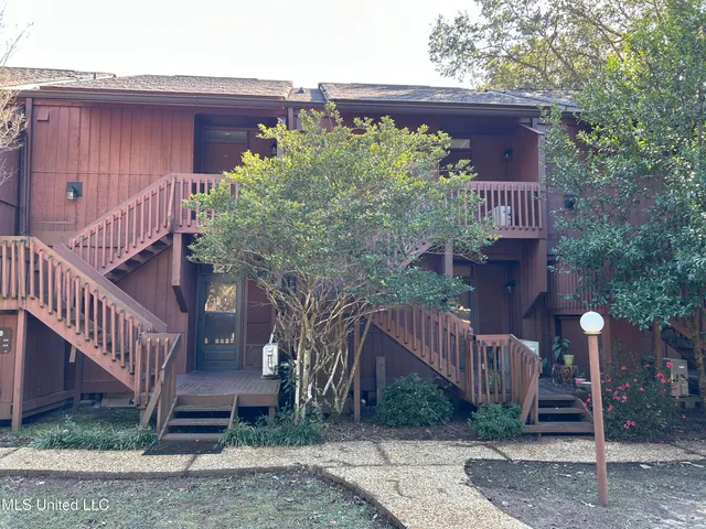 $79,000 | 226 Lakeside Villa, Unit D, Diamondhead, MS 39525