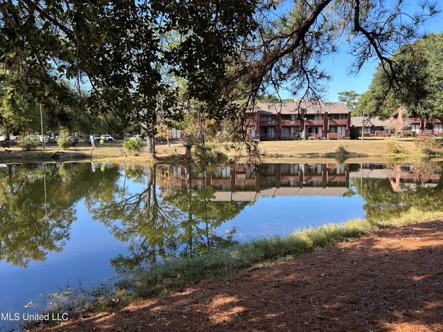 $79,000 | 226 Lakeside Villa, Unit D, Diamondhead, MS 39525