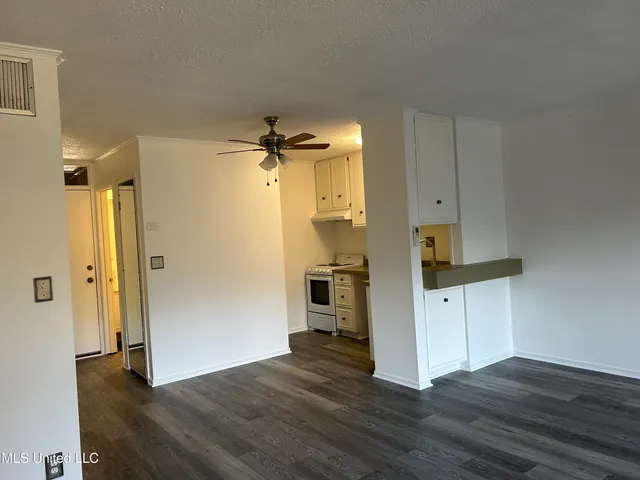 $79,000 | 226 Lakeside Villa, Unit D, Diamondhead, MS 39525