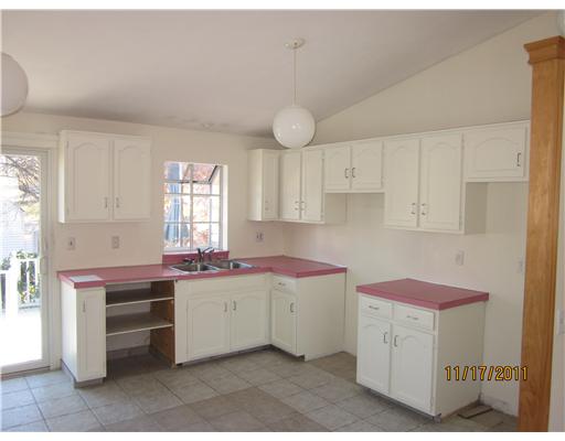 98 Tennyson Road Warwick, RI 02888 - Photo 2 of 7 Kitchen.