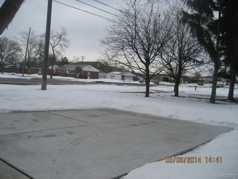 33125 Garfield Road Fraser, MI 48026 - Photo 5 of 17 Turn around pad and extra parking