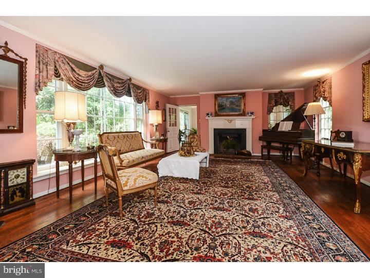 85 Crestline Road Wayne, PA 19087 - Photo 7 of 25 Living Room