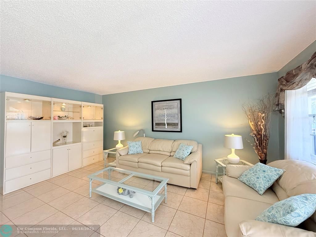 15 Markham A, Unit 15 Deerfield Beach, FL 33442 - Photo 2 of 45 a living room with furniture and a rug